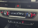 手を伸ばしたところに必要なスイッチがございます。非常に使い勝手の良いお車になります。