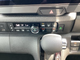☆オートエアコン☆オートエアコンですのでお好みの温度を設定して頂くだけで風量や風向を車が自動で調節してくれますよ(*^_^*)