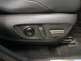 パワーシート搭載。微妙な調整が手軽にでき、ピッタリなポジションで運転することが可能です。