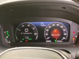視認性の高いメーター類で、運転に必要な情報を的確に把握できます。運転席を洗練された空間に演出します。