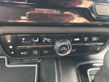 オートエアコン!運転席、助手席にシートヒーターがついてます。このパネルから操作できます。