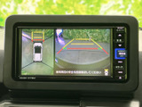 駐車時の後方視界をサポート。安全確認を確実に行い、スムーズな後退をアシストします。