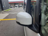 デザイン性だけでなく、ドライバーの巻き込み防止など安全運転をサポート致します!周囲からの視認性にも優れていて安心です!