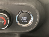 エンジンスタートスイッチ☆キーが車内にあれば、エンジンの始動・停止はブレーキを踏んでスイッチを押すだけ!キーを取り出す手間を省き、ワンプッシュでエンジンを操作するので簡単でスムーズです。