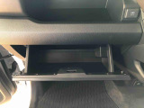 よく使うものが手を伸ばせばすぐ届く、機能面で充実した収納。