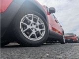 純正17インチアルミホイール!JEEPのエンブレムが魅力的!