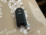 付いてて便利!とても人気の高い装備のスマートキーシステム。キーを携帯しているだけで、ドアロックの開閉並びにエンジンの始動が可能な装備です。