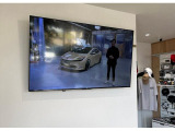 店舗のテレビには弊社YouTubeチャンネル、KUHLRacingTVをご視聴いただけます!ご希望のお車の展示が無い場合でもYouTubeでの紹介動画を観ながらご説明させていただけます!