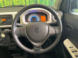 インテリアに合わせたデザインのステアリングは、運転される方のことも考え、運転しやすい形状、大きさです。是非一度、実際に触ってお確かめください。