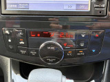 【エアコン】デュアルフルオートエアコンが搭載されています。運転席と助手席で自由に温度を調整可能です!