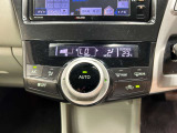 【オートエアコン】一度お好みの温度に設定すれば、車内の温度を検知し風量や温度を自動で調整。暑い&hellip;寒い&hellip;と何度もスイッチ操作をする必要はありません。快適な車内空間には必須の機能ですね♪