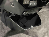 脱着式のインパネセンター大型ボックスが付いてます