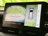 駐車や後退時の安全をサポートするバックモニター。後方の状況を映像で確認できるので、安心して運転できます。
