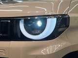 【LEDヘッドライト】悪天候や夜間走行時も良好な視界を確保し安心して運転できる高輝度LEDヘッドライトを装備!点灯速度が早く、消費電力も抑えられています。