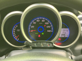スタイリッシュなデザインと視認性を両立したメーター廻り。運転に必要な情報を、分かりやすく表示します。
