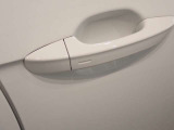 &rdquo;Keyless Access&rdquo;によって、ドアハンドルに手をかけるだけでドアロックが解除できます!
