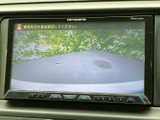 バックカメラ連動のモニター画面は、安全確認をサポート。駐車時や後退時の視界を広げ、運転の不安を軽減します。