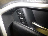シートメモリー機能装備付きです。シートの位置をそれぞれ記憶しておく事ができるので、ご家族や、複数の方で車を乗られるオーナー様には、便利な機能です。