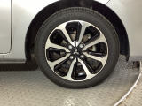 アルミホイールです。足元が引き立つので、車全体のイメージがアップしますよ!