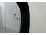 ★ブラインドスポットモニター付きです、隣の車線を走る車両をレーダーで検知、ドアミラーでは確認しにくい後側方エリアの車両をお知らせいたします。