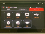 多彩なメディアに対応し、お好みの音楽を再生できます。運転中の気分転換にも最適です。