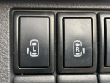 【両側パワースライドドア】スマートキーや運転席のスイッチで後席両側スライドドアの開閉が可能♪電動だから力を入れてドアを開ける必要が無く、小さなお子様でも簡単に開け閉めでき快適です♪