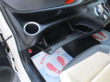 車検証等を入れられるグローブボックスです。