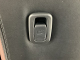 フックには、重さ3kgまでの荷物がかけられます。足元に置きたくないものなどがある時に役に立ちます♪
