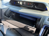 運転席前方の収納です。