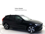 Volvo Cars appで車にリモートアクセスして、空調機能の操作や車の施錠・開錠、ソフトウェア更新などが可能です。エアコンやシートヒーターを操作して、出発前に車内を快適な温度に整えられます。
