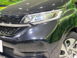 【LEDヘッドライト】悪天候や夜間走行時も良好な視界を確保し安心して運転できる高輝度LEDヘッドライトを装備!点灯速度が早く、消費電力も抑えられています。