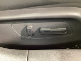 電動シートなので、お好みのシートポジションへの移動もスムーズに行えます。