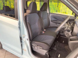 運転席シート廻りは使用感も少なく、良好な状態となっています。前オーナー様が丁寧に使っていたことがよくわかりますね。