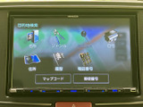 多彩な表示機能で目的地設定がスムーズに行え、快適なドライブをサポート。音楽やナビゲーションを存分にお楽しみいただけます。