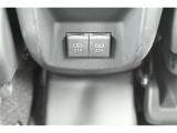 充電用USB端子付き。スマートフォンなどの充電に便利です。