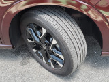 225/55R18タイヤの残り溝は約6分山です。