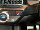 【シートヒーター(運転席・助手席)】シートを素早く温め、冬場でも快適にお使いいただけます。