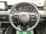 運転席から手が伸ばせる位置の収納やドリンクホルダーは便利ですよね♪