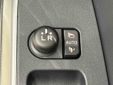 オート格納機能付きミラー  キーフリーシステムのドア施錠に連動して自動的に格納!乗降時のミラー操作の手間が省けて便利です♪閉じ忘れを防げるほか、降車の直前まで後方の確認ができます!!