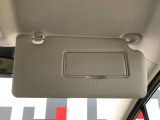 蓋を開けば鏡が出てきます!