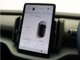 ドライブ情報や多彩な機能操作を、12.3インチのセンターディスプレイに集約。タッチパネルは指の動きに追従してサクサク動作。シンプルな操作性とカスタマイズできる表示で、直感的に使えます。