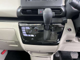 操作が簡単なシフトレバーですのでストレスなく運転が出来ますよ!