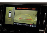 パノラミックビューモニター付きです。車両を上から見たような映像をディスプレイオーディオ画面に表示。運転席からの目視だけでは見にくい、車両周辺の状況をリアルタイムでしっかり確認できます。