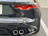 エグゾーストエンドもジャガーらしいデザインとなっています。V8の咆哮をお聞きください。