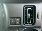 車内の温度調整を担うエアコン吹き出し口。季節を問わず快適な室内空間を作り出します。