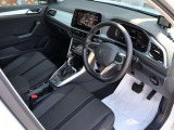 認定中古車保証1年間距離無制限の保証とロードアシスタンスサービスが全車に付帯されています。また、1年間または2年間の延長保証(有償)もご利用いただけます。