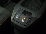 電動パーキングブレーキです。坂道発進等で運転をサポートするホールドモードがついています。