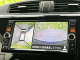 バックモニターと連動し、後方状況をより鮮明に映し出します。駐車時の安全性向上に大きく貢献する頼もしい装備です。