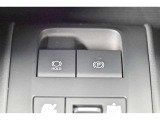 電動パーキングブレーキを搭載。スイッチ操作でパーキングブレーキを作動・解除することが可能です。