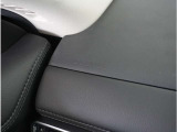 【助手席エアバッグ】助手席エアバッグが付いてます。助手席の搭乗者を万が一の事故の際に衝撃から体を守ってくれます。